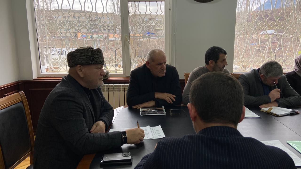 Заседание комиссии по противодействию коррупции в Унцукульском районе под председательством главы района Нурмагомедова Исы Магомедовича..
